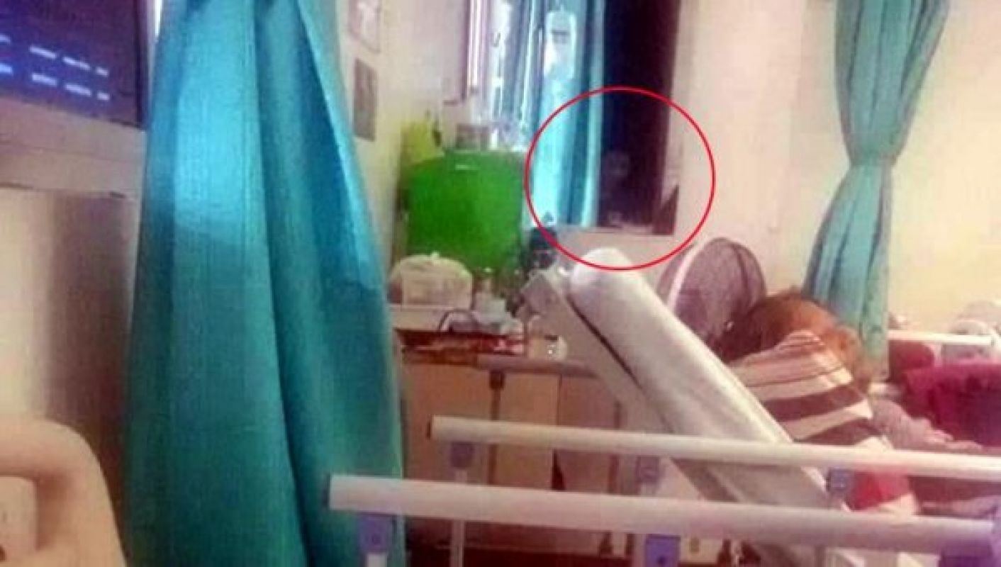 В Бангкоке инопланетянин пришёл в больничную палату, фото