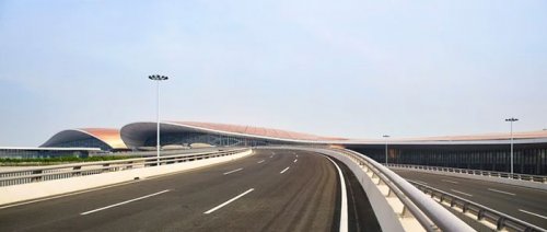 В Пекине открывается новый аэропорт с крупнейшим в мире терминалом (15 фото)
