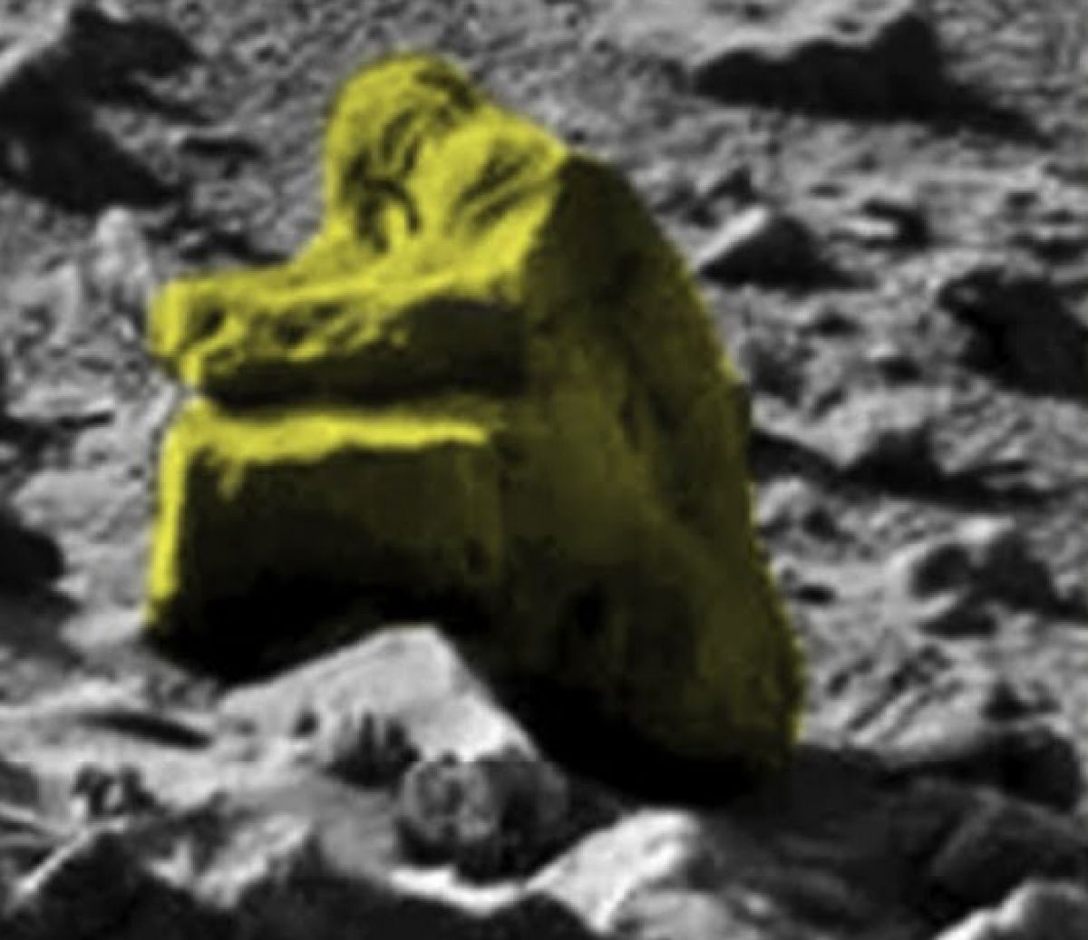 Статуя снежного человека на Марсе удивила интернет