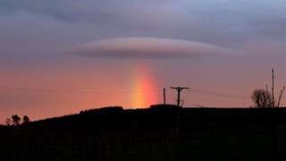 Скотт Уоринг показал НЛО над радугой, фото