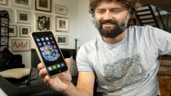 iPhone 6S Plus выжил после падения с самолета и года исландской зимы