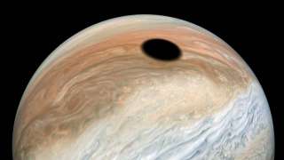 Ученые объяснили появление огромного черного пятна на Юпитере