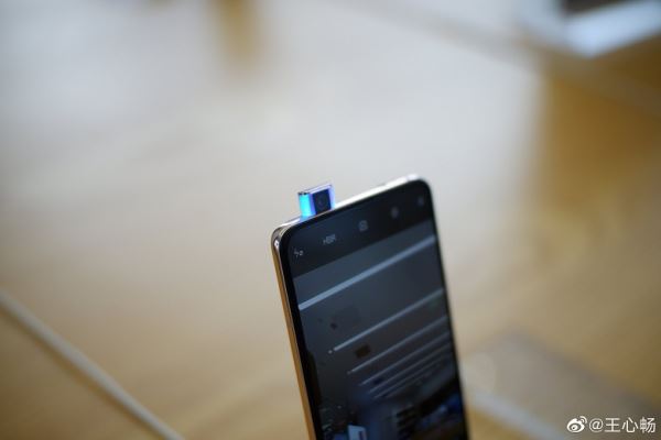 Разочаровывающие фото дня: помощневший смартфон Redmi K20 Pro Premium работает на MIUI 10 с Android 9