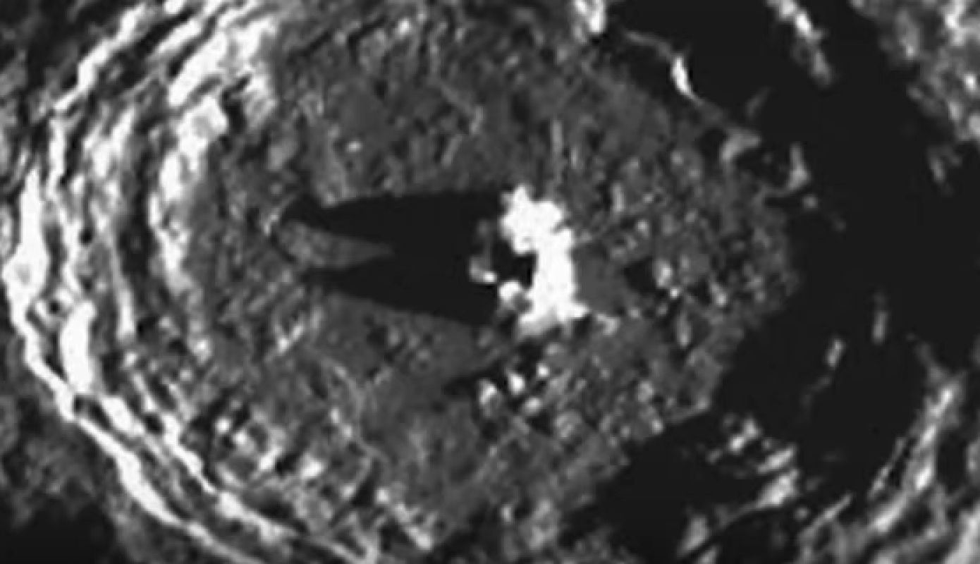 Снимок с «кошачьей мордой» на поверхности Меркурия появился в сети