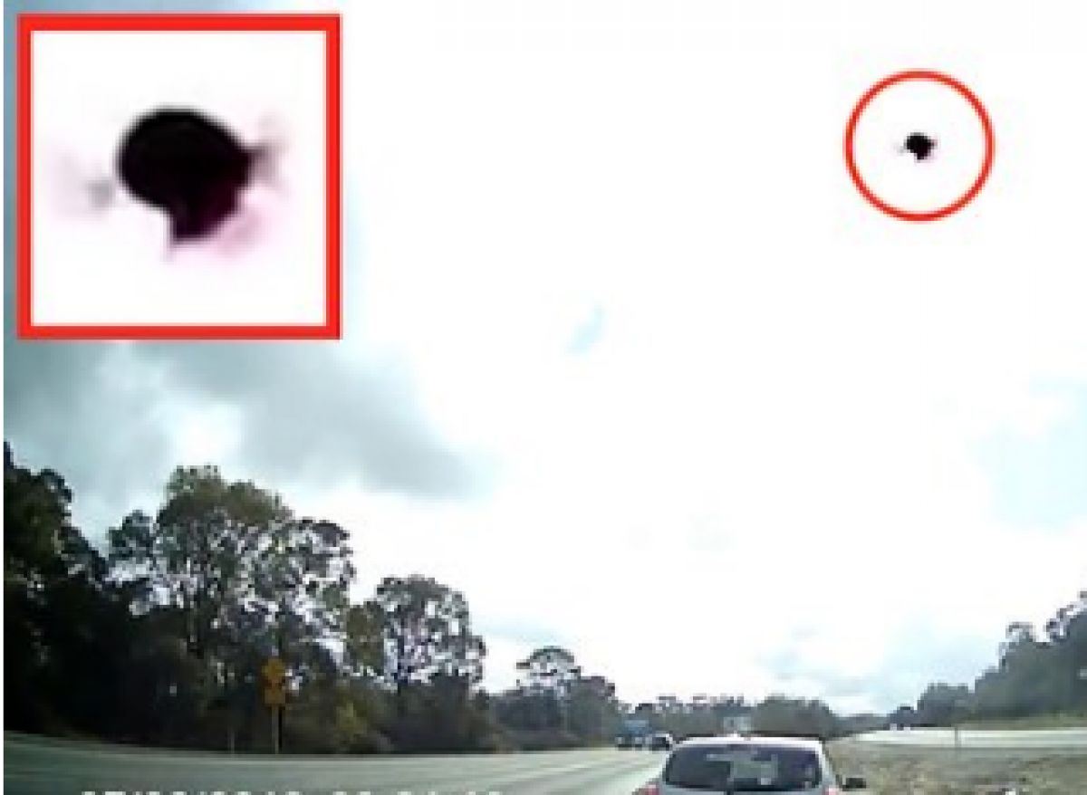 В Австралии странный НЛО стал причиной аварии, видео