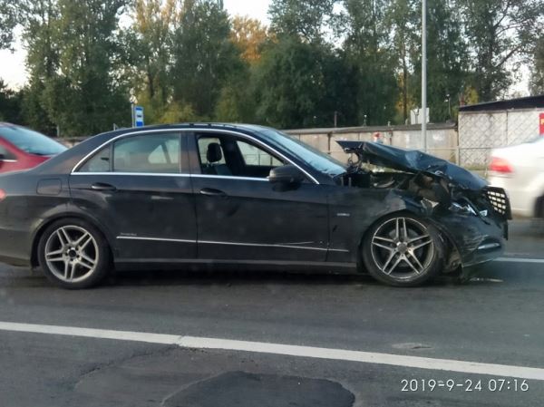 <br />
Петербурженка переспала с мужчиной и угнала его Mercedes<br />

